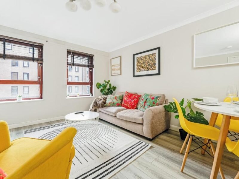 2BR Apartment • Parking • Central Merchant City photo 1