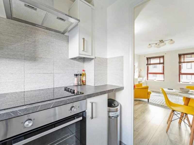 2BR Apartment • Parking • Central Merchant City photo 5