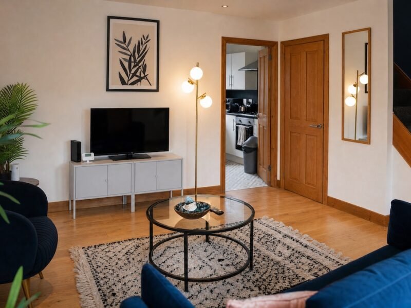 2BR House • Free Parking • Easy City Access photo 5