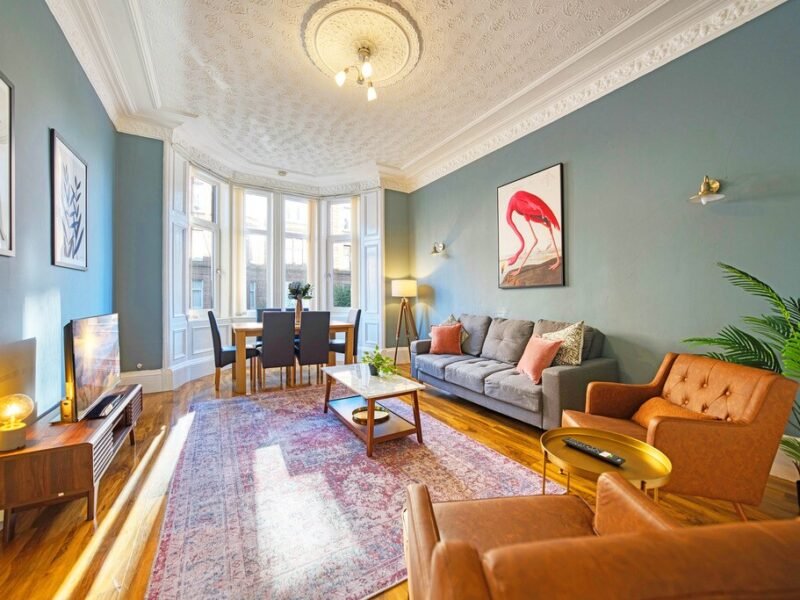 3BR Apt – Near Ibrox Subway, Sleeps 7 + Parking photo 1
