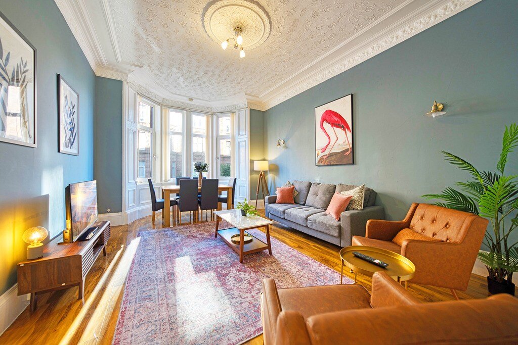 3BR Apt – Near Ibrox Subway, Sleeps 7 + Parking photo 1