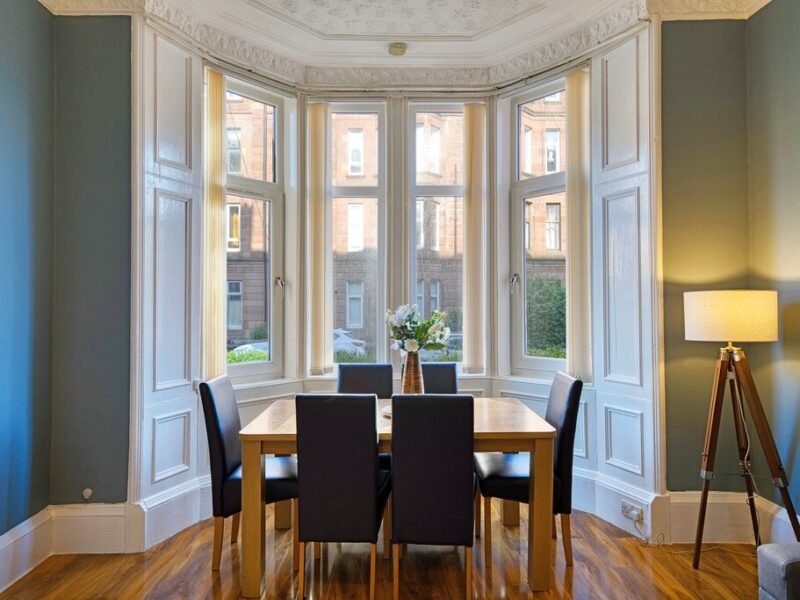3BR Apt – Near Ibrox Subway, Sleeps 7 + Parking photo 2
