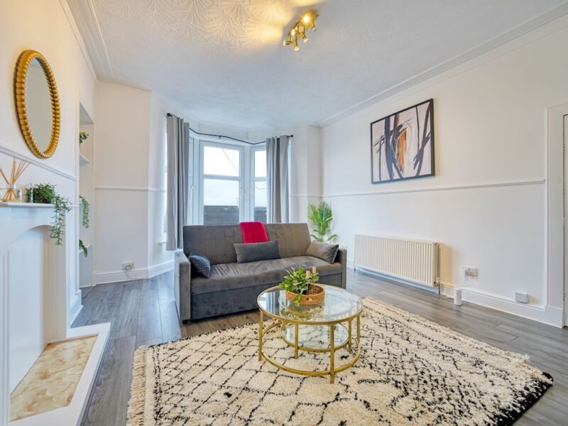 3BR Flat • Glasgow West End Flat • Free Parking photo 1