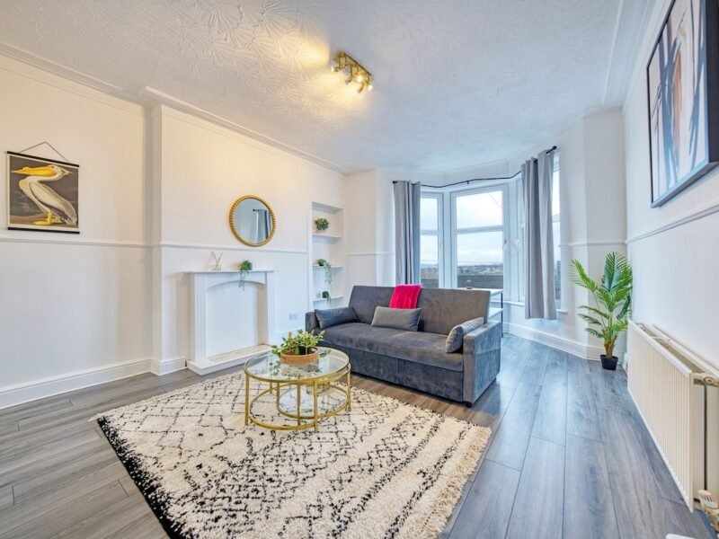 3BR Flat • Glasgow West End Flat • Free Parking photo 2