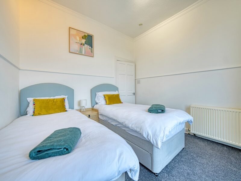 3BR Flat • Glasgow West End Flat • Free Parking photo 3