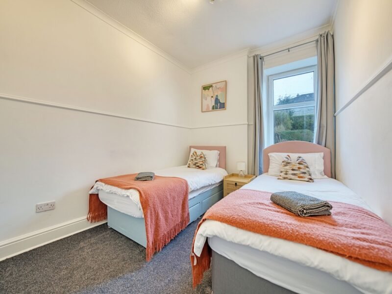 3BR Flat • Glasgow West End Flat • Free Parking photo 5