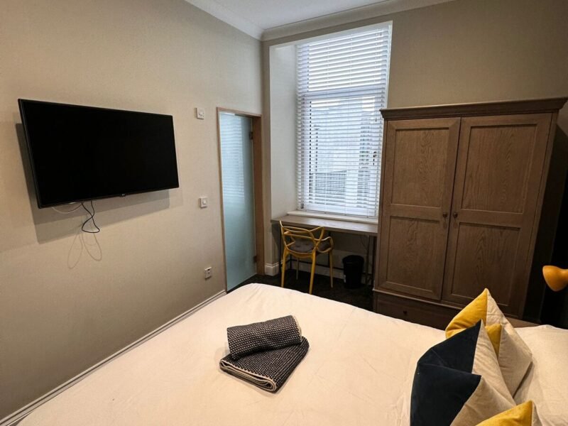 3BR Gem • West End • Walk to Glasgow Uni • Parking photo 4