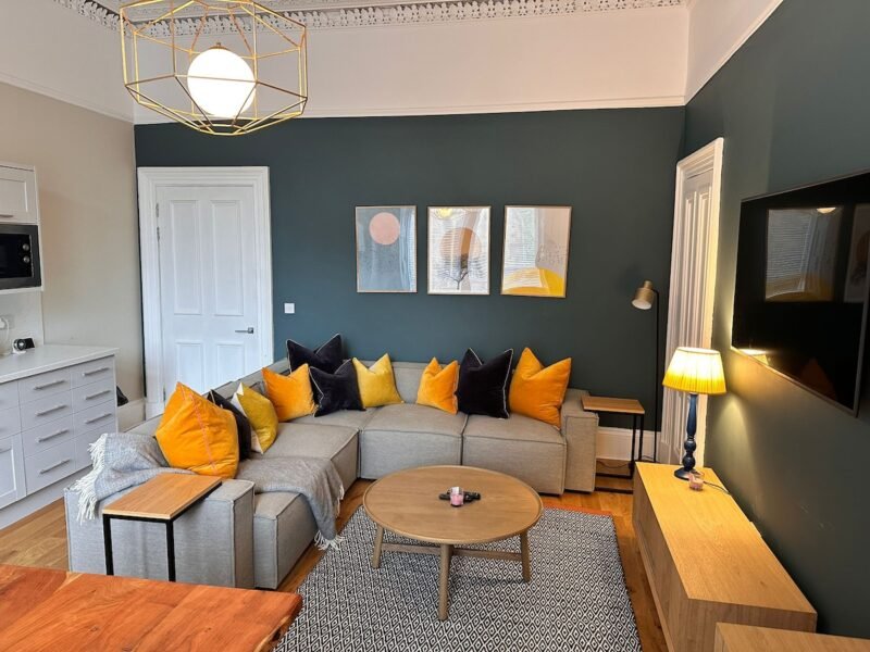 3BR Gem • West End • Walk to Glasgow Uni • Parking photo 5