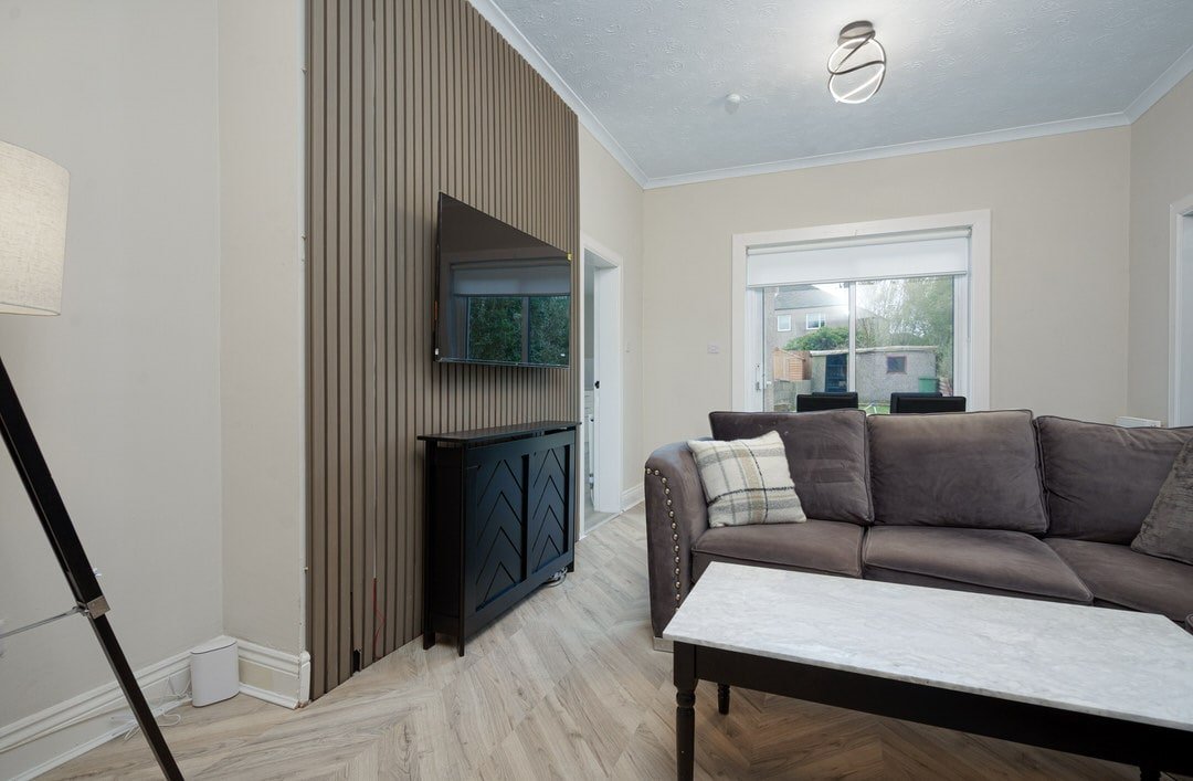 3BR Home · Sleeps 6 · Near Airport · Parking photo 1