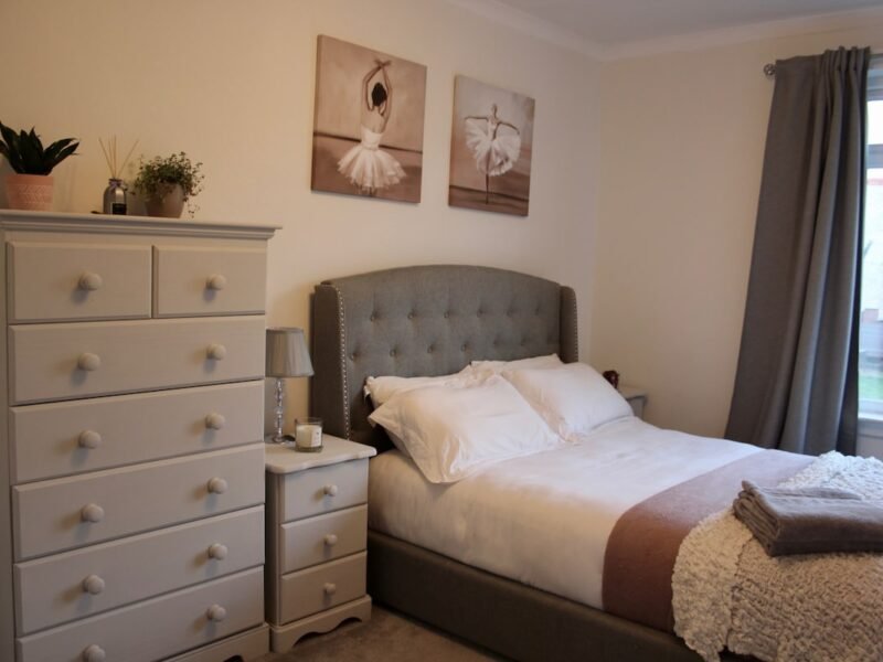 Charming 2-Bed Home + Quiet Area + Free Parking photo 2