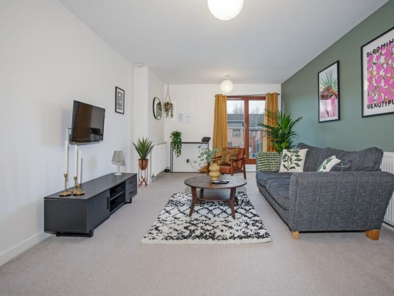 Comfy 2-Bedroom Central Gem + Free Parking photo 1