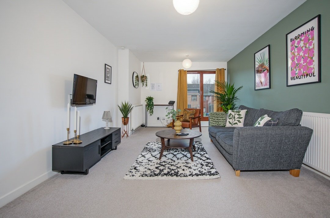 Comfy 2-Bedroom Central Gem + Free Parking photo 1