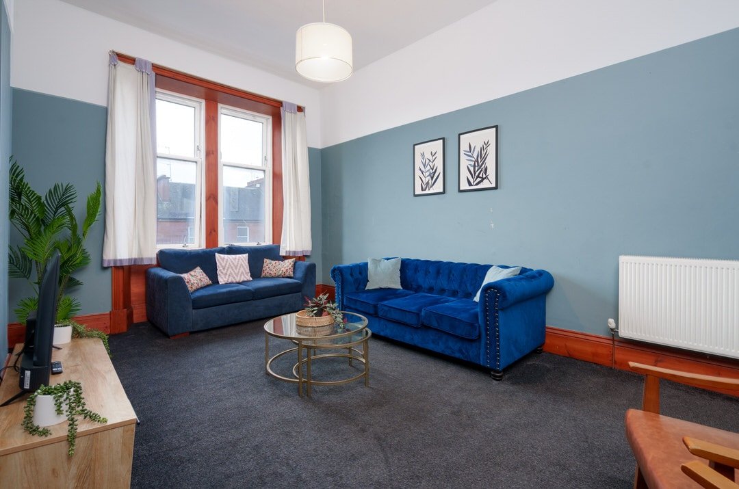 Family and Group Stay 2BR by Park Sleeps 7 photo 1