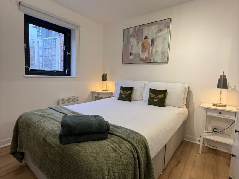 Spacious 2BR · Sleeps 4 · City Centre · Parking photo 2