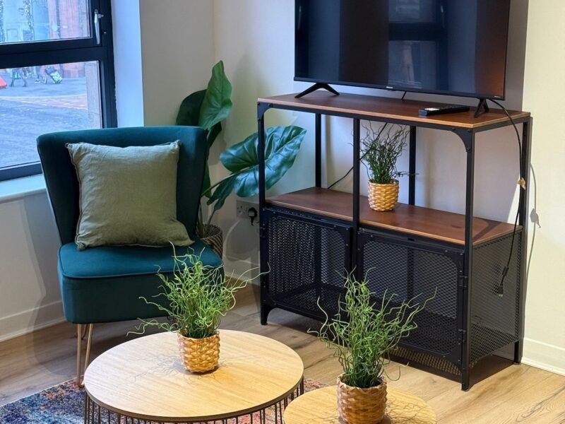 Spacious 2BR · Sleeps 4 · City Centre · Parking photo 4