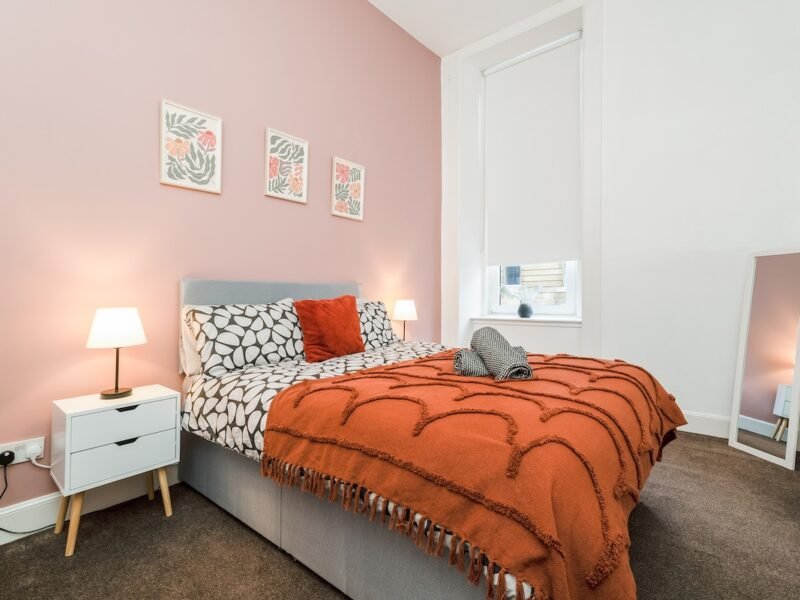 Spacious 4-Bed City Gateway + Free Parking photo 5