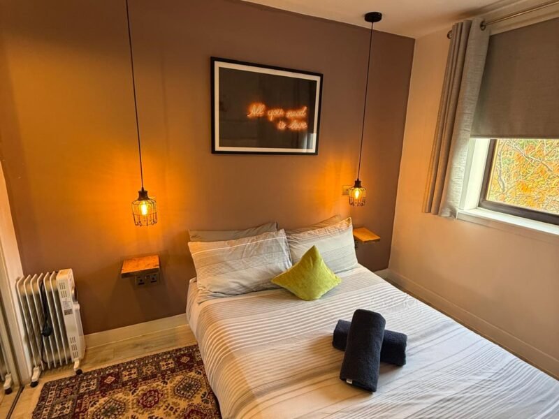 Stylish 2BR • City Center + Free Parking photo 2