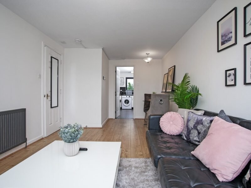 Stylish 2BR Flat ·Sleeps 4· Parking · Kinning Park photo 1