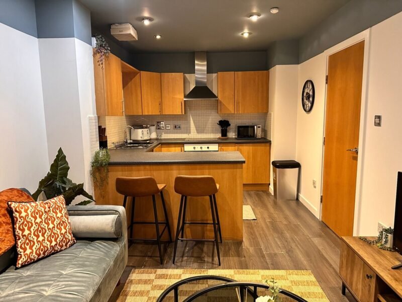 Stylish 2BR Hideaway • Heart of the City photo 2
